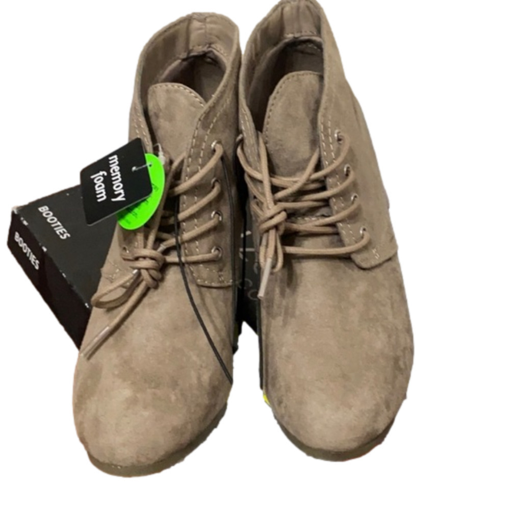 Memory Foam Wedges Taupe size 8 tie up booties fall footwear boots comfortable - Picture 10 of 10